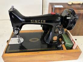 SINGER SEWING MACHINE - picture1' - Click to enlarge