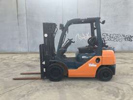 2008 Toyota 32-8FG25 Forklift - picture2' - Click to enlarge