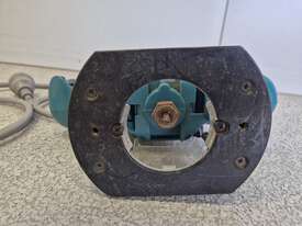 Makita Electric Router - picture1' - Click to enlarge