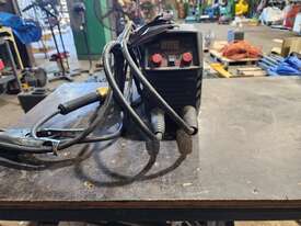 Welder - picture0' - Click to enlarge