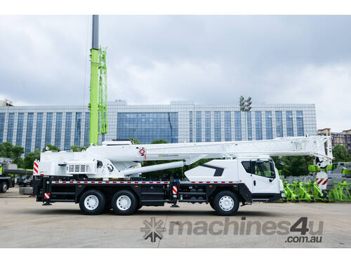 caption Zoomlion ZTC250 Truck Crane - Experience Superior Performance
