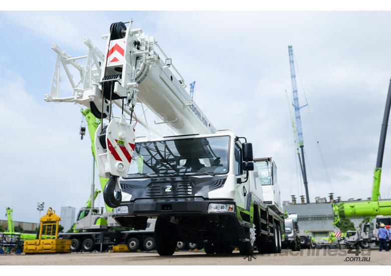 caption Zoomlion ZTC250 Truck Crane - Experience Superior Performance