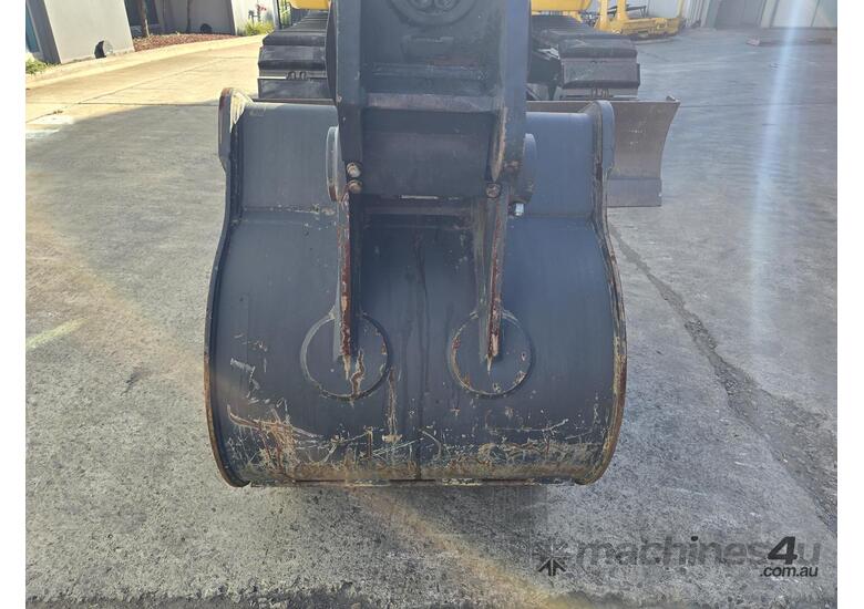 caption 2020 Komatsu PC138US-11