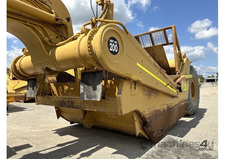 caption Caterpillar 631G Motor Scraper