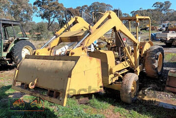 (8656) Ford 3400 Industrial Loader (Carisbrook, VIC)