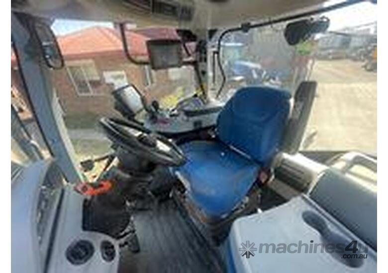 caption NEW HOLLAND T7.200 TRACTOR