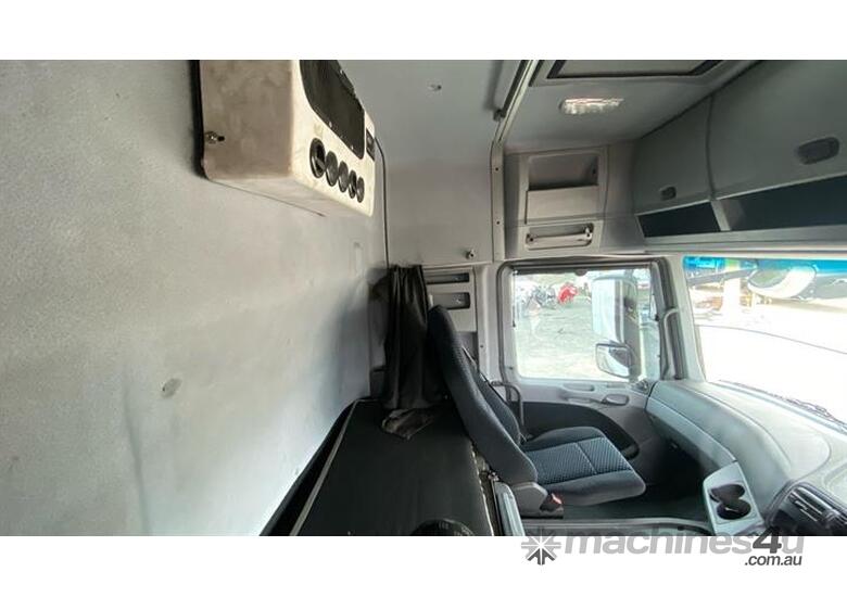 caption Mercedes-Benz Actros 2660