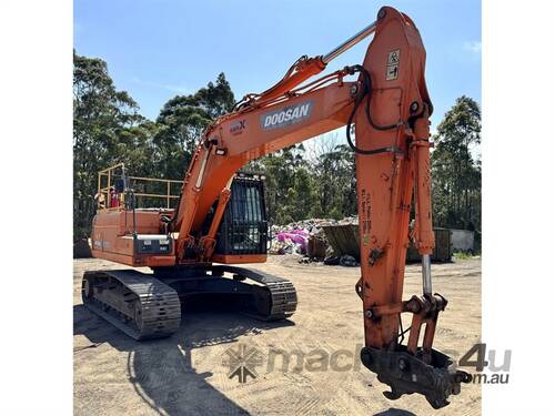 DOOSAN DX225LC EXCAVATOR