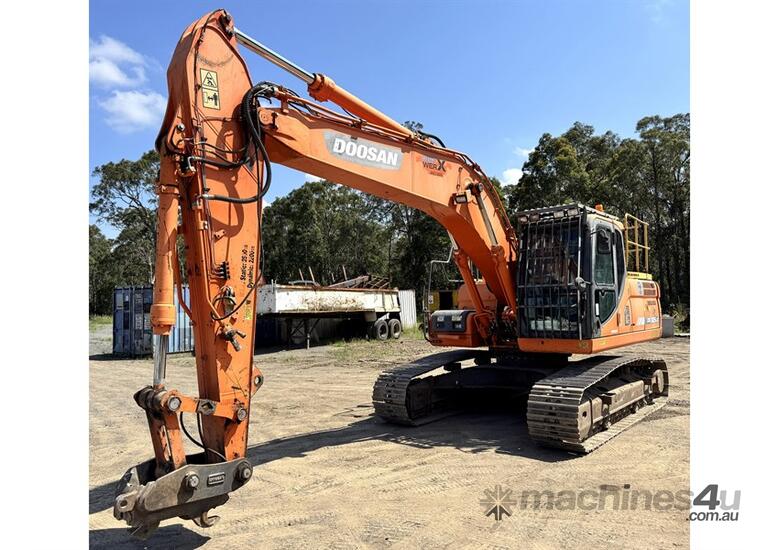 caption DOOSAN DX225LC EXCAVATOR