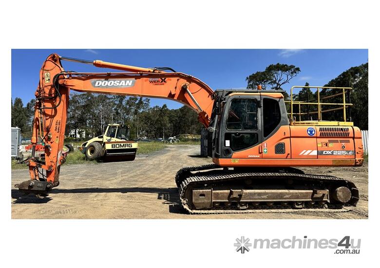 caption DOOSAN DX225LC EXCAVATOR