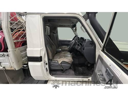 caption 2020 Toyota Landcruiser GXL V8 (4x4) Diesel Single Cab Ute (Ex-Lease) (MY19)