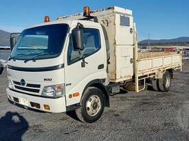 Hino 300 - picture1' - Click to enlarge