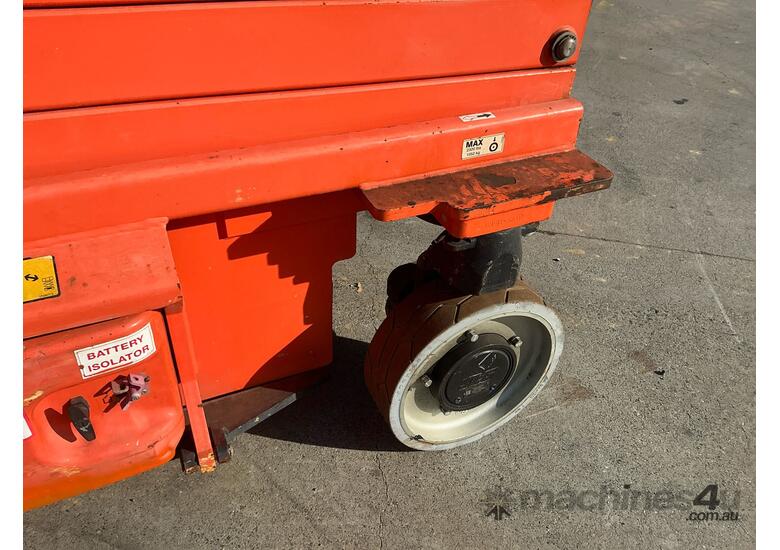 caption 2014 JLG 2646ES Scissor Lift