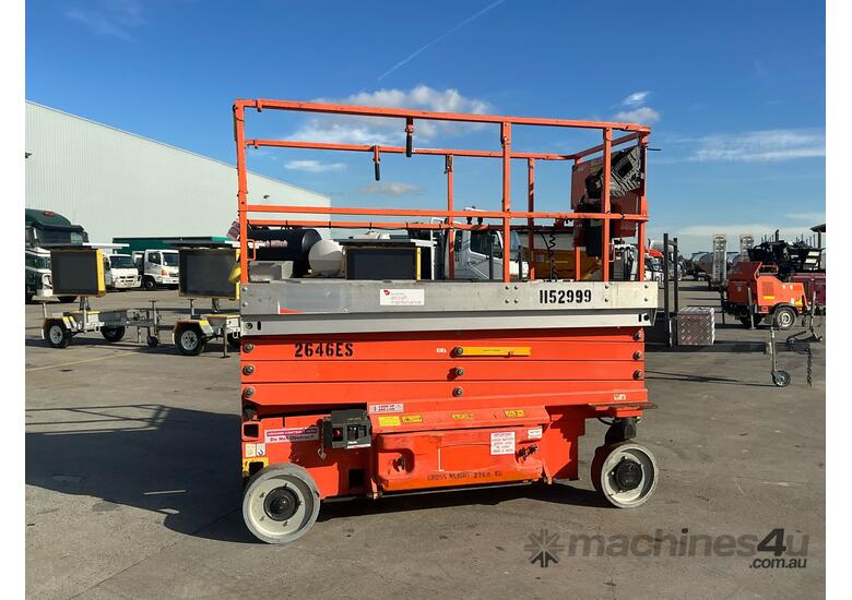 caption 2014 JLG 2646ES Scissor Lift