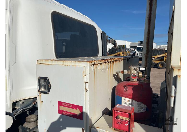 caption 2008 Isuzu FSR Side Loading Garbage Compactor