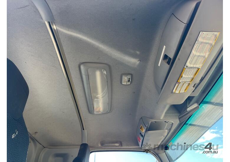 caption 2008 Isuzu FSR Side Loading Garbage Compactor