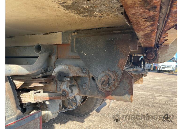 caption 2008 Isuzu FSR Side Loading Garbage Compactor