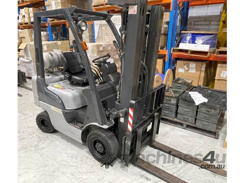 Nissan 1.8T Forklift with Container Mast