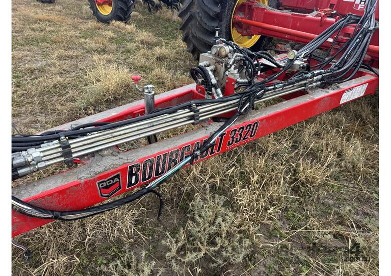 caption 2019 BOURGAULT 3320 PLANTER & 6550 AIR CART