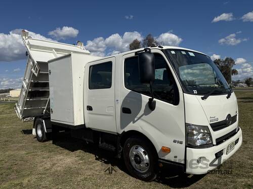 Hino 300 816 Series 2 Automatic Wide Cab 4x2 Crewcab PTO Tipper Truck.  Ex Regional Council.