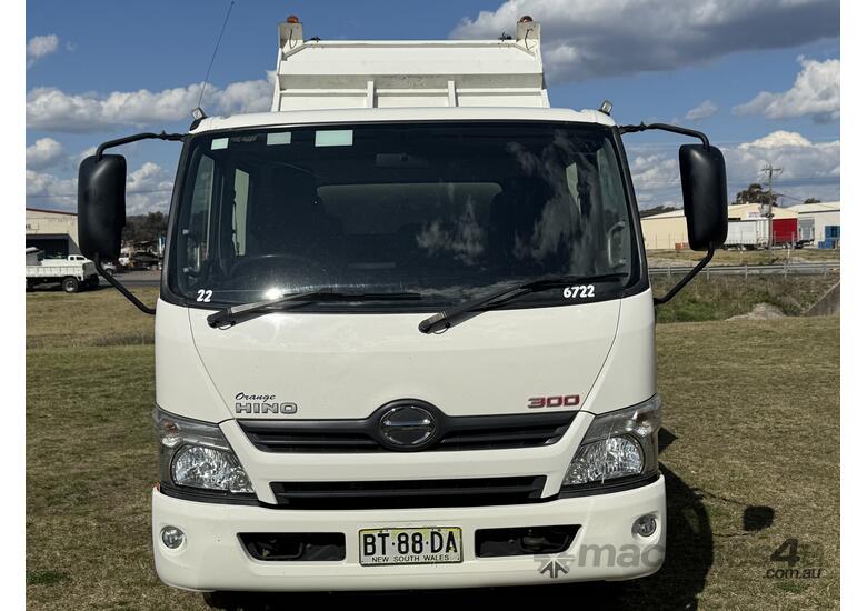 Hino 300 816 Series 2 Automatic Wide Cab 4x2 Crewcab PTO Tipper Truck.  Ex Regional Council.
