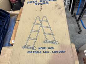 1 X Pallet of Pool Liners & Accessories - picture1' - Click to enlarge