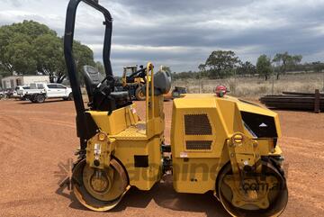 2013 Caterpillar CB24XT Compactor Roller