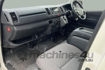 Toyota 2015   Hiace Petrol