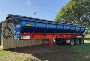 2011 MOORE TRAILERS LIVE FLOOR TRAILER