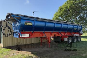 2011 MOORE TRAILERS LIVE FLOOR TRAILER