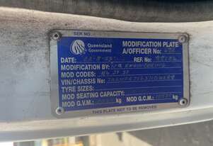 2004 Isuzu NPR 350 Garbage Compactor (Side Load)