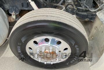 2010 International 9900i Eagle Prime Mover