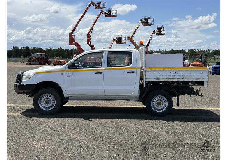 2014 TOYOTA HILUX SR UTE