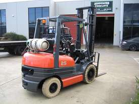 TOYOTA 2.5t LPG Forklift with Side shift - picture1' - Click to enlarge