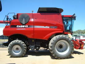 CASE IH 8230 COMBINE HARVESTER  - picture0' - Click to enlarge