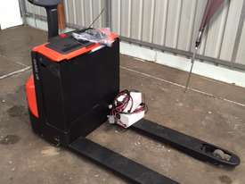 BT LWE160 Pallet Mover - picture0' - Click to enlarge