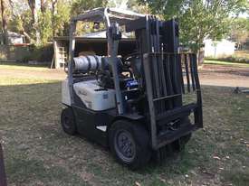 Forklift - Crown cg25e only 4000 hrs - picture2' - Click to enlarge