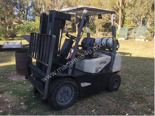 Forklift - Crown cg25e only 4000 hrs
