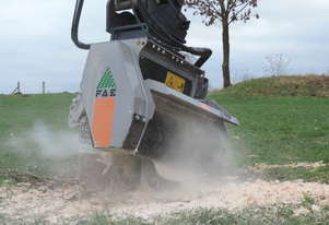 DML/HY Mulcher with fixed teeth rotor for excavators having a weight between 5 and 13 t.