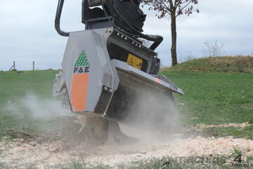 DML/HY Mulcher with fixed teeth rotor for excavators having a weight between 5 and 13 t.