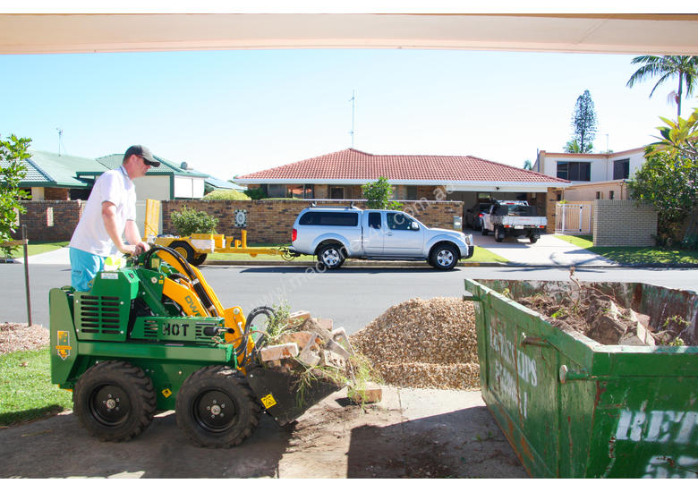 caption KANGA DW625 6 SERIES DIESEL MINI LOADER