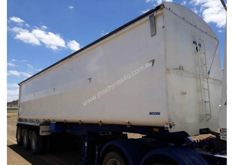 caption Moore R/T Combination Tipper Trailer