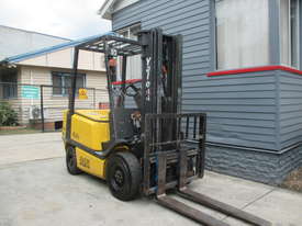 Yale 2 ton Container Mast, Petrol Used Forklift - picture0' - Click to enlarge