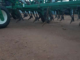 Smale Multivator/Multiseeder Air Seeder Seeding/Planting Equip - picture2' - Click to enlarge