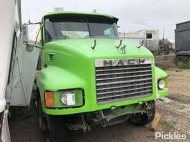 2003 Mack ML - picture0' - Click to enlarge