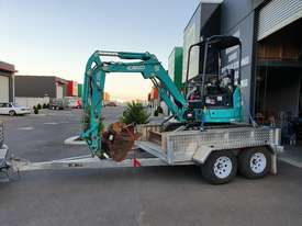 Kobelco 2.5t excavator - picture1' - Click to enlarge