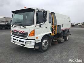 2010 Hino FG1J 1527 - picture2' - Click to enlarge