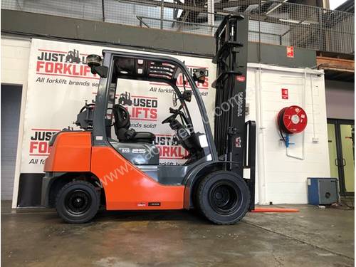 TOYOTA FORKLIFTS 32-8FG25 DELUXE	