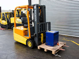 1.5T 3 Wheel Battery Electric Forklift - picture0' - Click to enlarge