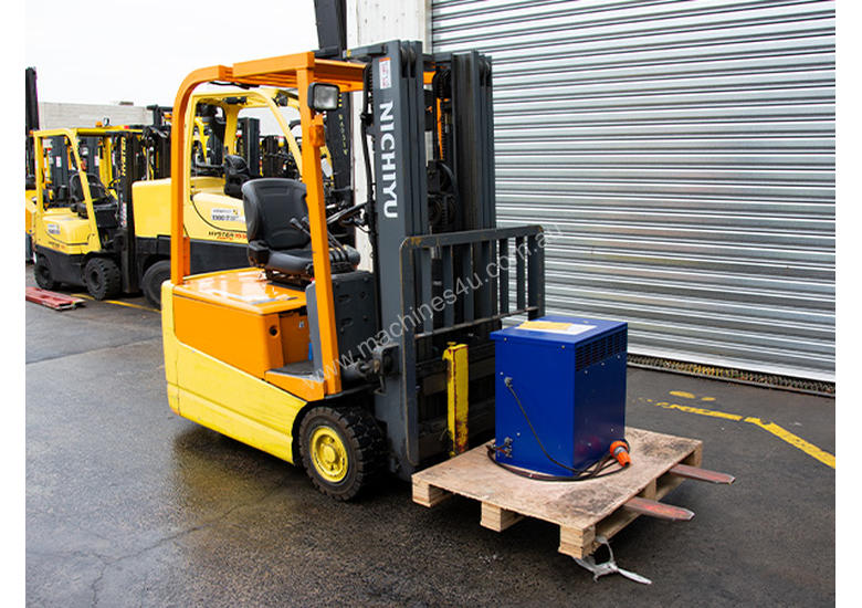 caption 1.5T 3 Wheel Battery Electric Forklift